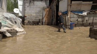Muşta sağanak taşkına neden oldu
