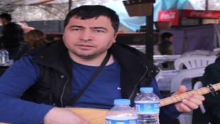 Müzik öğretmeni evinde ölü bulundu