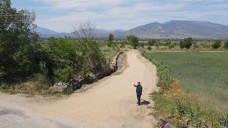 Nazilli Belediyesi Pirlibey Mahallesinde yol yenileme çalışmalarını sürdürüyor