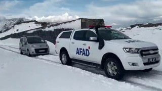 Nemrut Dağında karda mahsur kalan 10 vatandaşı AFAD ve jandarma kurtardı