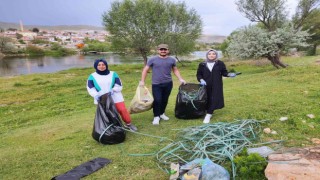 NEVÜ Öğrencileri Kirli Eller Temiz Dünya projesi için temizlik yaptı