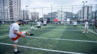 Ödüllü ayak tenisi turnuvası başladı