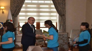 Öğrenciler e-Twinning projesini Vali Karadenize anlattı