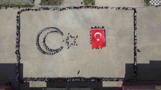 Öğrencilerden 19 Mayısa özel ay yıldız koreografisi