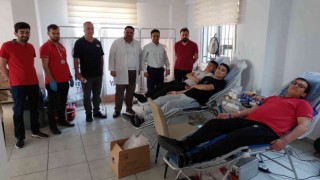 Öğrencilerden Kızılaya kan