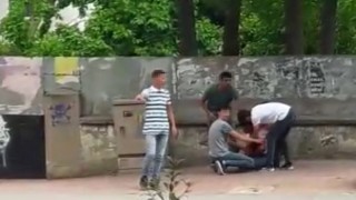 Öğrencilerin kavgasında kan aktı
