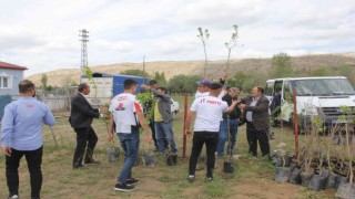 Ölen babası için ilginç bir hayır yaptı