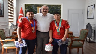 Olimpiyat madalyalarını Kaymakam Sağlama götürdüler