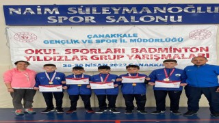 Osmangazili badmintoncular birincilik kürsüsünde