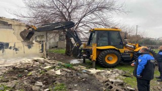 Osmaniyede metruk binalar yıkılıyor