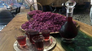 Osmanlı mutfağı lezzeti erguvan şerbetine yoğun ilgi