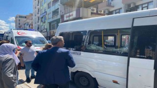 Otobüsü sıkıştırdı, patlayan camlarla iki yolcu yaralandı