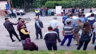Otomobil ile çarpışan motosikletin sürücüsü yaralandı