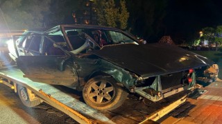 Otomobil ile ticari taksi çarpıştı, 3 kişi yaralandı