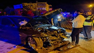 Otomobil park halindeki araca çarptı: 2 yaralı
