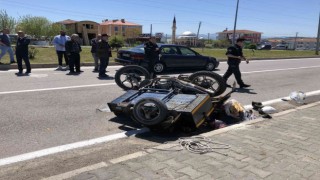 Otomobilin çarptığı motosiklet sürücüsü ağır yaralandı