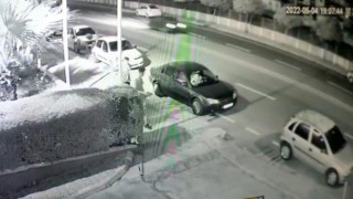 Otomobilin motosiklete çarptığı kaza kamerada