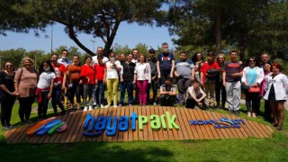 Özel çocuklar Hayatparkta çim ekti