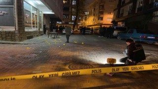 (ÖZEL)Zeytinburnunda sokak ortasında silahlı çatışma: 3 yaralı