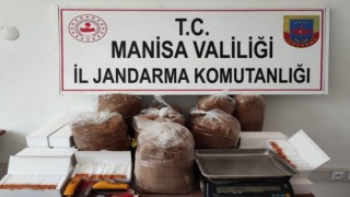 Pazar yerinde bandrolsüz tütün satarken yakalandı