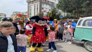 Pendikte çocuklara bayram sürprizi