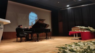 Piyanist Fazıl Say, babası için bestelediği eseri ilk kez anma töreninde dinletti