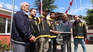 Polis ekipleri, gazilerin elini öperek çalınan eşyalarını teslim etti