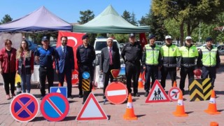 Polis ve jandarma ekipleri Daha güvenli trafik için stant açtı