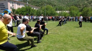 Polisler bahar şenliğinde stres attı