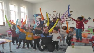 Polisten öğrencilere hediye