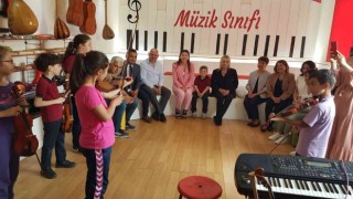 Protokol üyelerinin katılımıyla müzik sınıfı açıldı