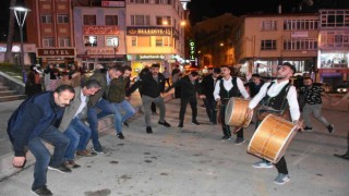 Ramazan davulcuları Ramazan ayına davul gösterisi ile veda etti