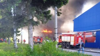 Rusyada kimya fabrikasında yangın: 2 bin metrekare alan kül oldu