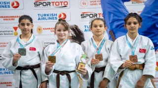 Salihlili judocular madalyalarla döndü