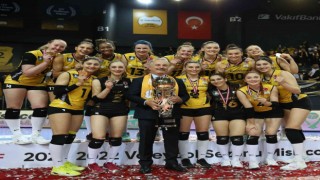 Şampiyon VakıfBank kupasını aldı
