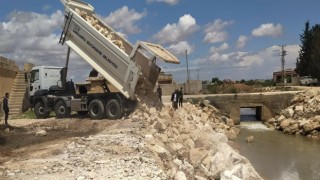 Şanlıurfada deforme olan yollarda bakım ve onarım çalışması