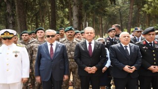 Şehitlikte hüzünlü bayramlaşma