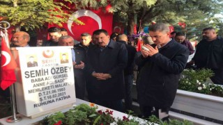 Şehitlikte hüzünlü bayramlaşma