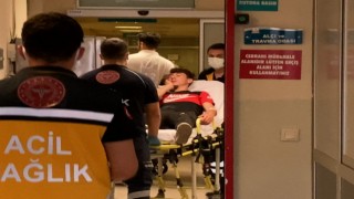 Selfie çekerken motosikletle duvara çarpıp kanala düştüler: 2 yaralı