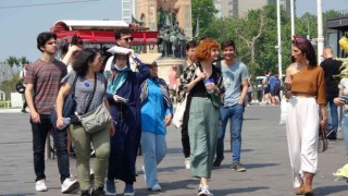 Sıcaklar arttı, Taksim doldu taştı
