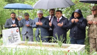 Siirtte şehit köy korucusu mezarı başında anıldı