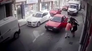 Silivride tartıştığı baba ile oğluna bıçakla saldırdı: O anlar kamerada