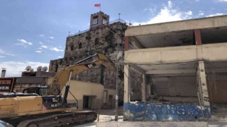 Sinop Meydan Projesinde son yıkımlar başladı