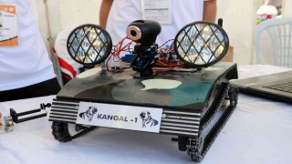 Sivaslı öğrenciler Kangal kadar sadık robot yaptı