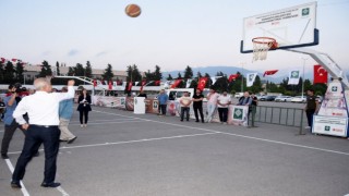 Sokak Basketbol Turnuvası Başkan Karanın atışıyla başladı