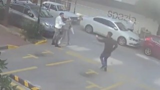 Sokak ortasında kadına şiddete taksiciden müdahale