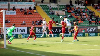 Spor Toto Süper Lig: A. Alanyaspor: 0 - Ö.K. Yeni Malatyaspor: 1 (İlk yarı)