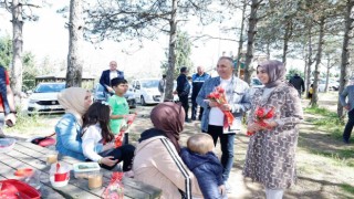 Sultangazide Anneler Günü çiçeklerle kutlandı