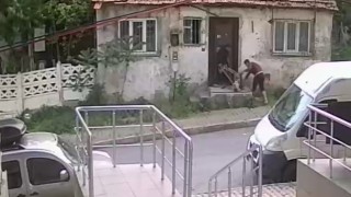 Sürünerek girdikleri evden kapıyı kırarak çıktılar