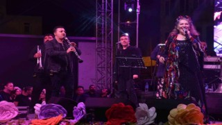 Suzan Kardeş Keşanda sahne aldı